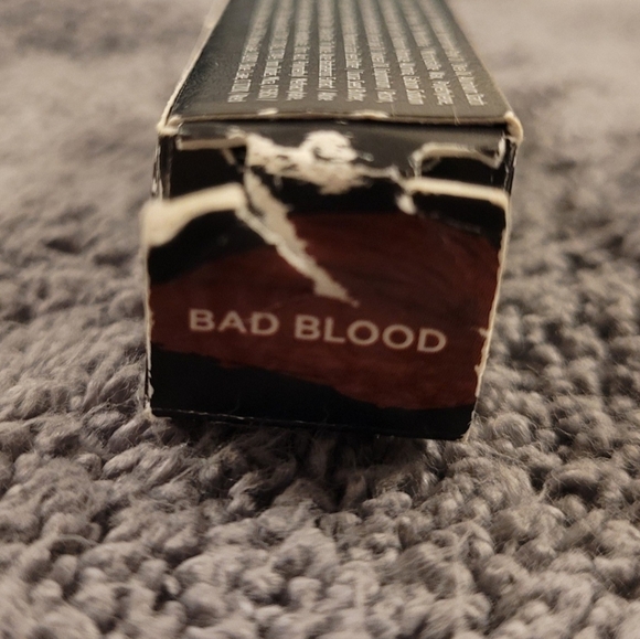Urban Decay Lipsticks Bad Blood and 100 Degrees - Picture 4 of 12